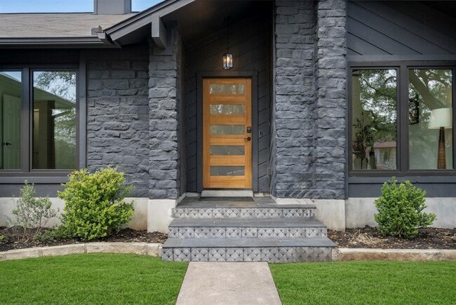 Building Photo - 13686 Research Blvd