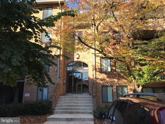 Building Photo - 11423 Commonwealth Dr Unit 302 Rental