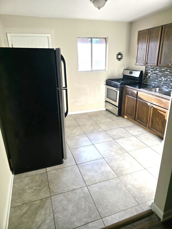 Photo - Sells Avenue Unit 4 - 2nd Floor