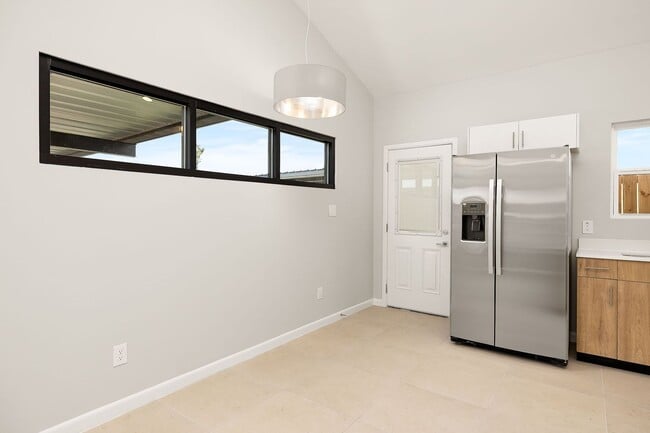 Photo - 800 Oriole Rd Unit 2