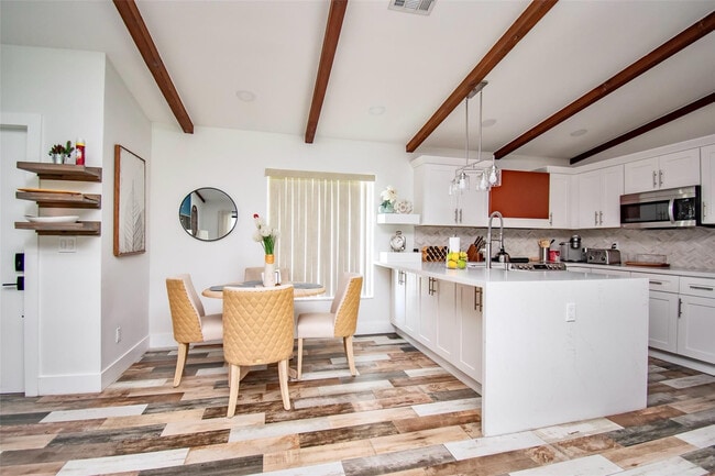 Photo - 6557 Country Wood Way