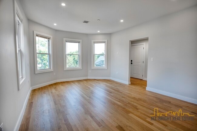 Photo - 7 Wenham St Unit 1