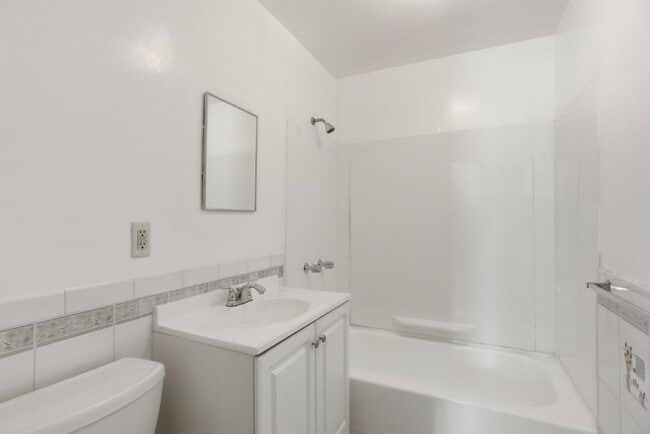 Photo - 210 N Delaware St