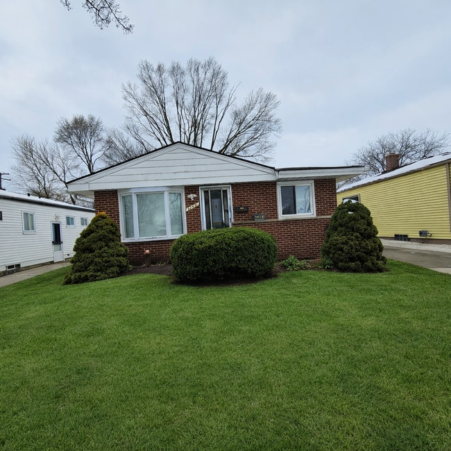 Building Photo - 3BR / 2BA Home in St. Clair Shores w/ Finished Basement, 3-Season Room & 2-Car Garage