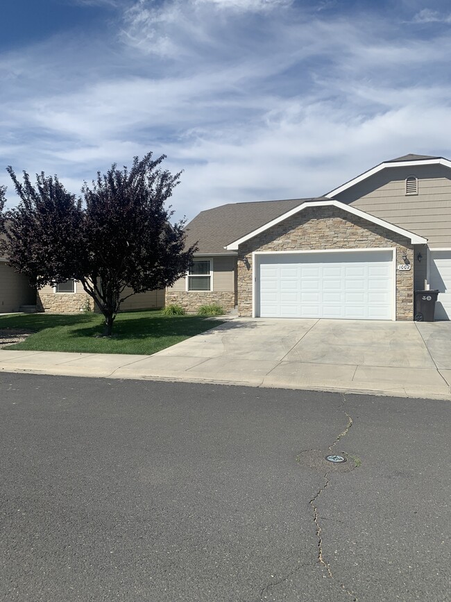 Photo - 1002 S 89th Ave