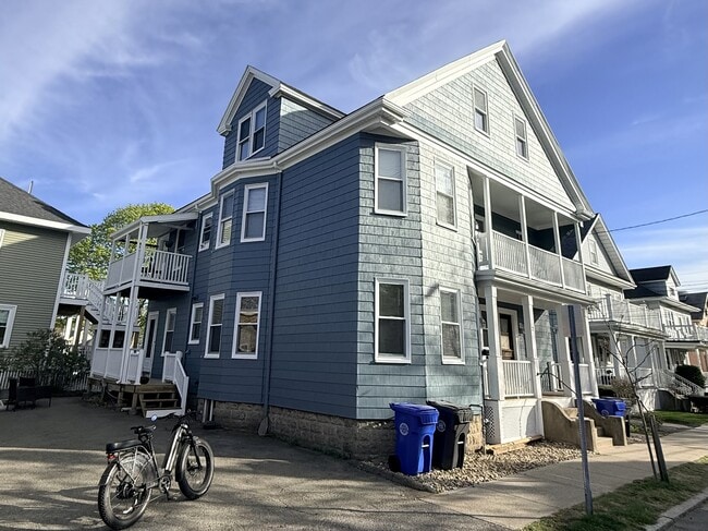 Building Photo - 2 Thorndike St Unit 2