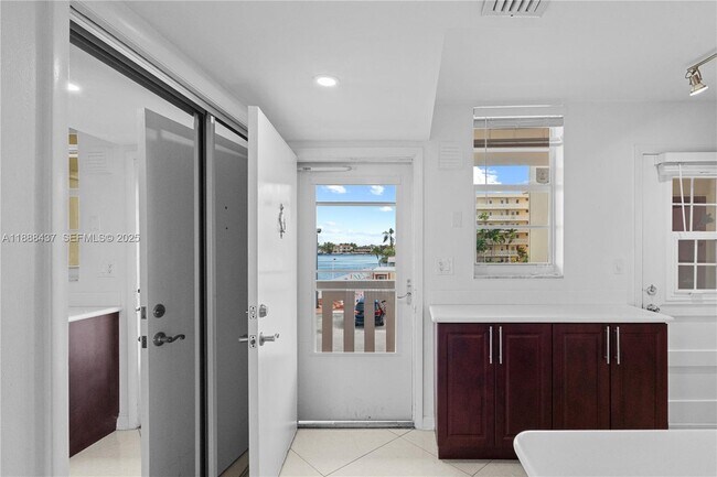 Building Photo - 2999 Point E Dr Unit C214