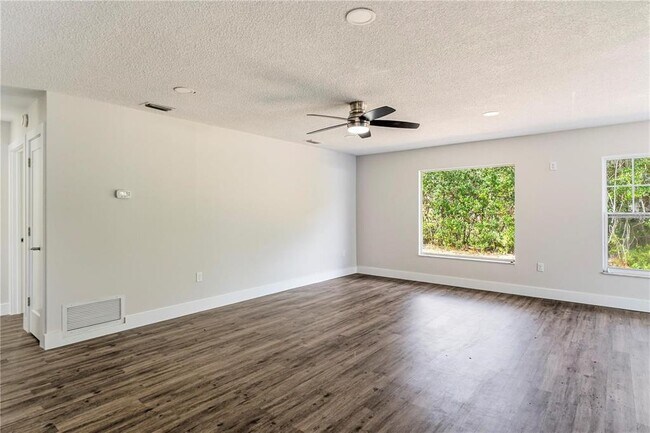 Photo - 616 Water Rd