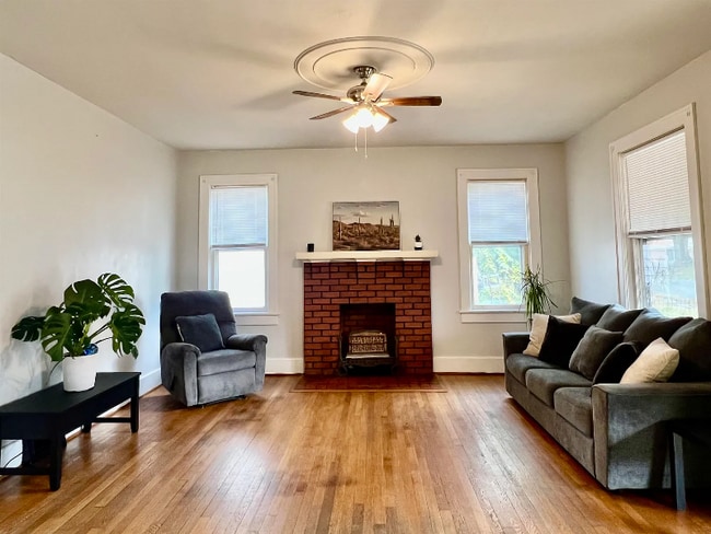 Photo - 511 Bowling St