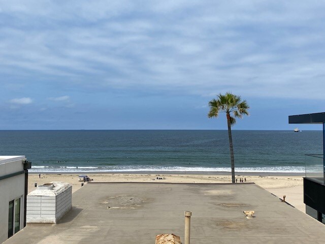 THE VIEW - 4317 The Strand Unit Upper