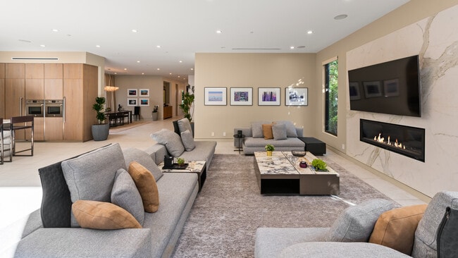 Photo - 623 N Edinburgh Ave