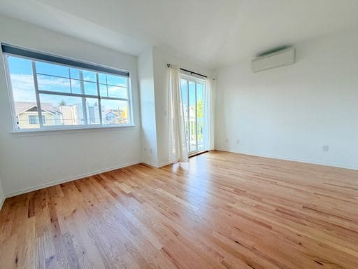 Photo - Lovely Ballard Townhome - Exceptional Location!