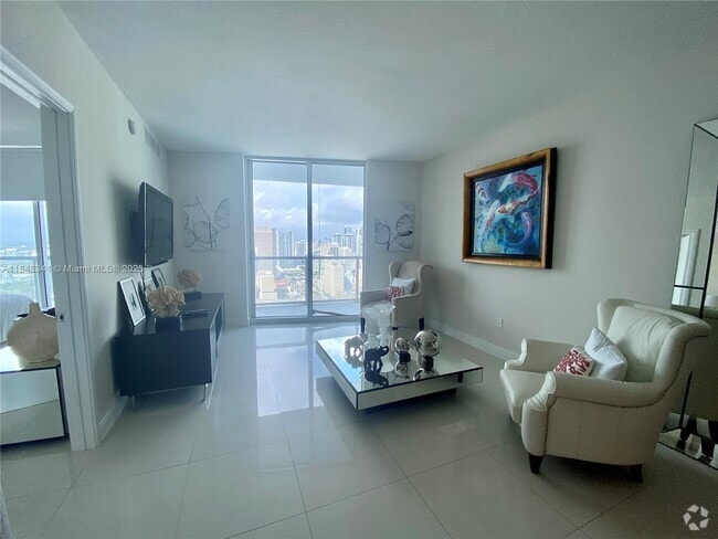 Building Photo - 185 SW 7th St Unit 4207 Rental