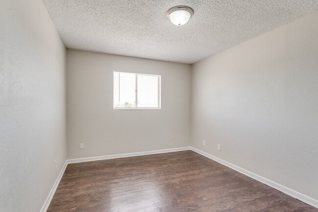 Building Photo - Best Value 2BR in Moore - Up to $1000 Move in Special! Unit 1