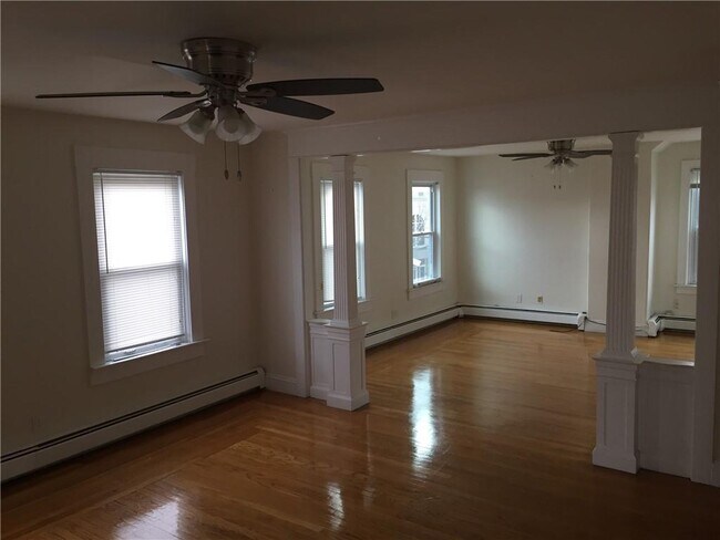 Building Photo - 64 Lyon Ave Unit 3