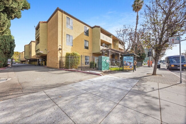 Building Photo - 16006 E 14th St Unit 106