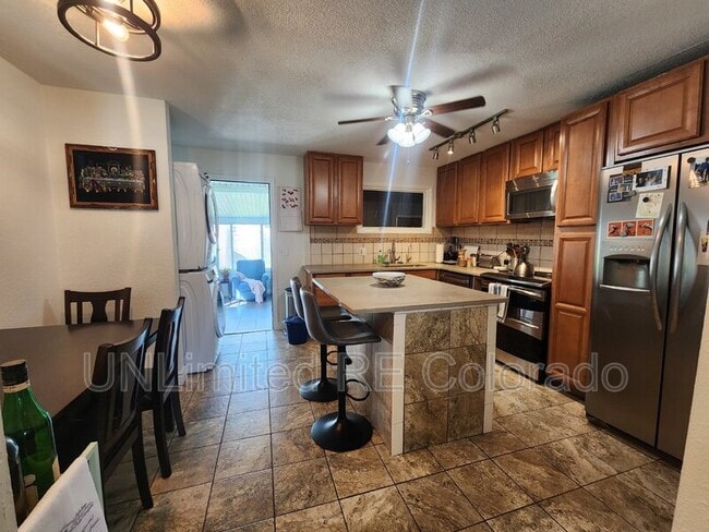 Photo - 945 N Paris St