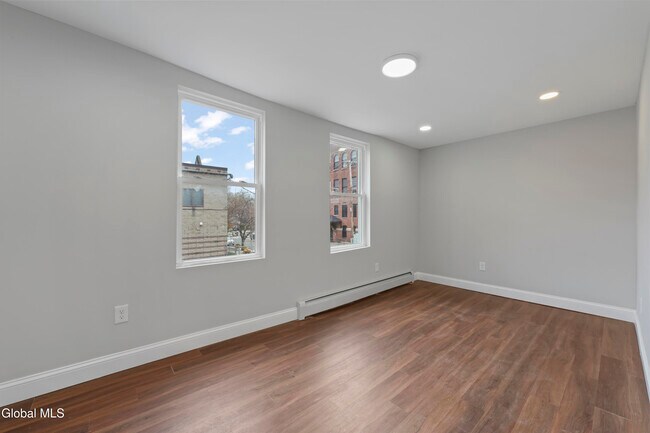 Photo - 69 2nd St Unit 2