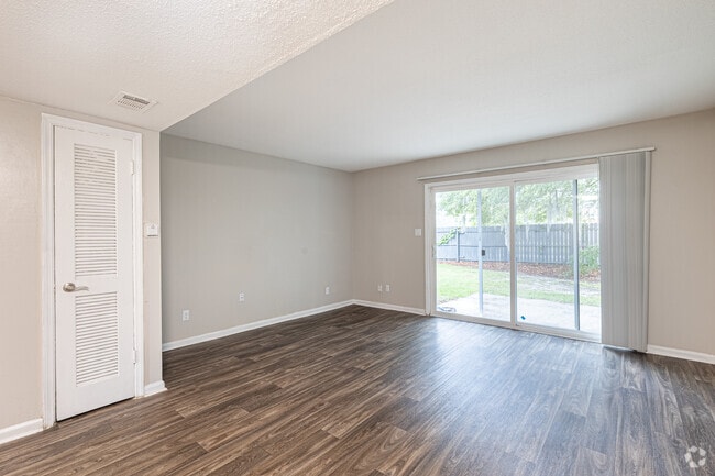 2BR, 1.5BA - 1025SF