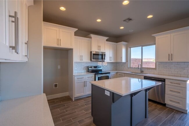 Photo - Beautiful 3 bedroom, 2.5 bath townhome, 2 ...