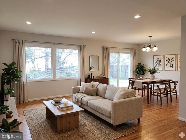 Photo - 702 W Edmonston Dr