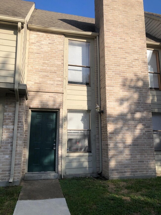 Building Photo - 15540 Weldon Dr