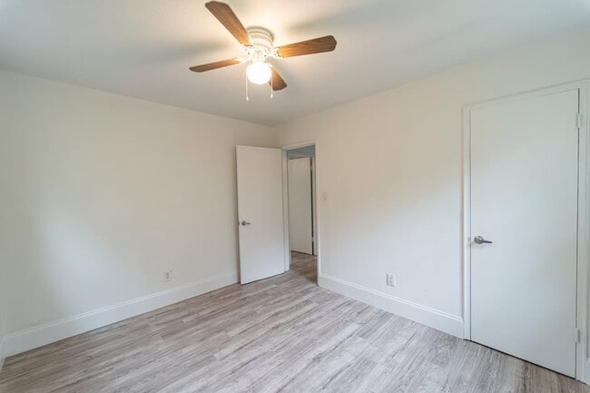 Photo - 434 3rd St SW