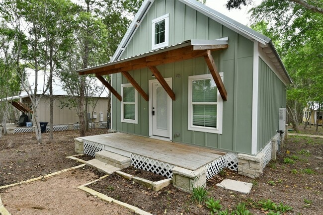 Photo - 4875 Main St