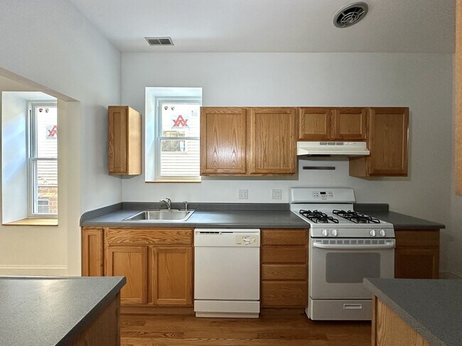 Photo - 1358 N Bosworth Ave Unit 4