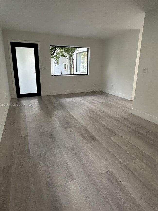 Photo - 37 NW 59th St Unit 4