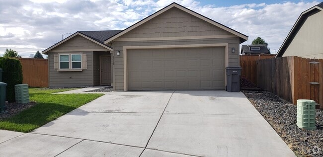 Building Photo - Rambler in kennewick Rental