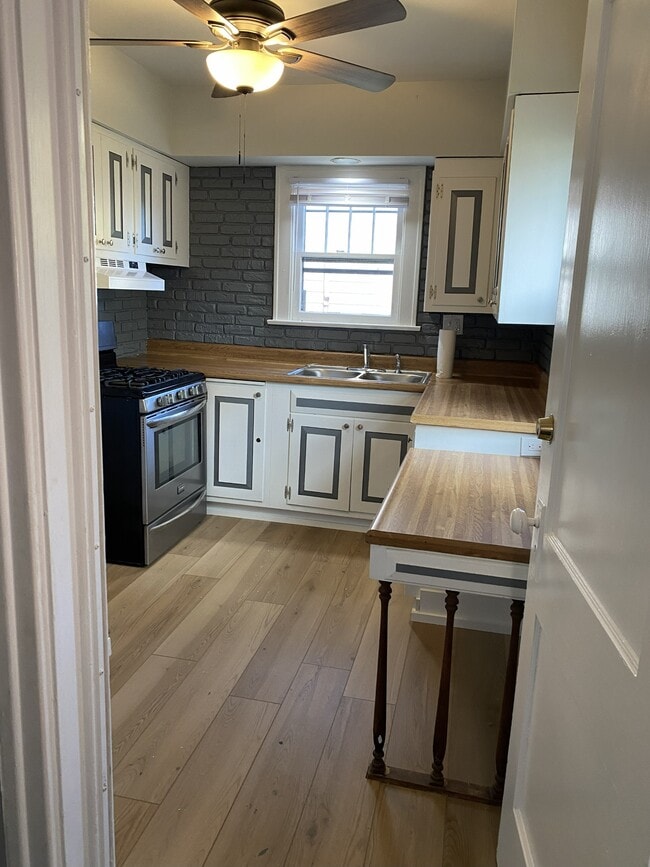 Photo - 2817 Emerson Ave