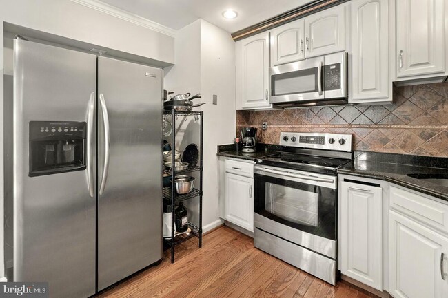 Photo - 19602 Labelle Ct