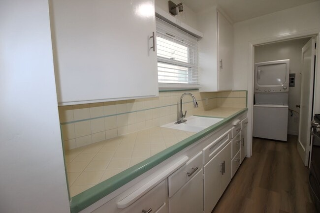 Photo - 230 Avenue G Unidad 230