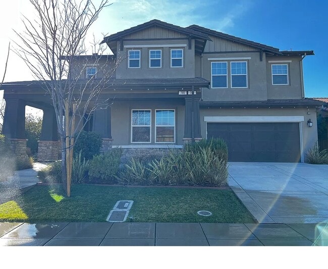 Photo - 700 W Esplanade Dr House