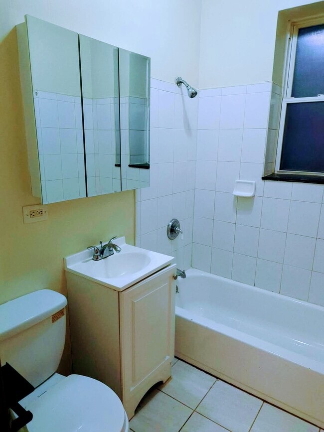 Photo - 2041 N Keeler Ave Unidad 2