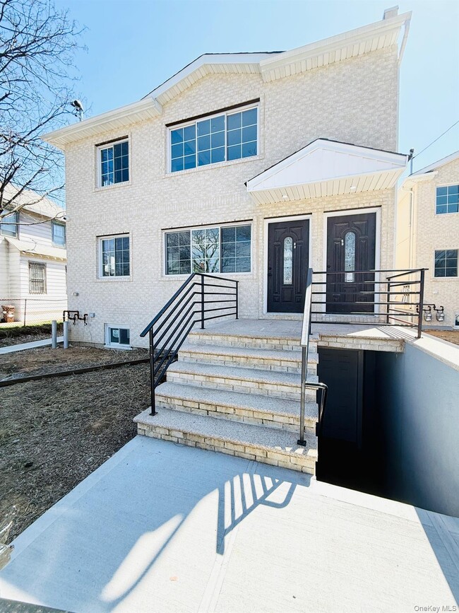 Building Photo - 139-22 Lakewood Ave Unit 1F