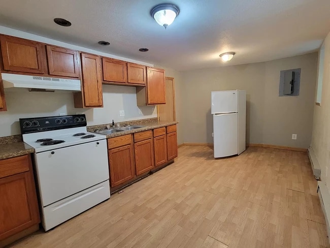 Kitchen - 735 Kirkwood St Unit 735