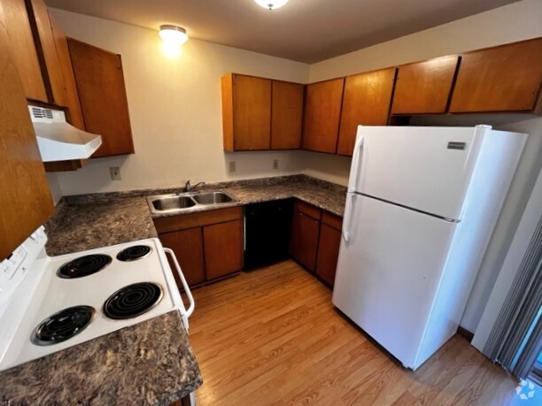 Kitchen - 2606-2608 Ardsley Cir Rental