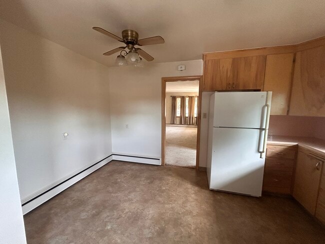 1422 E Avenue E Unit Upper unit