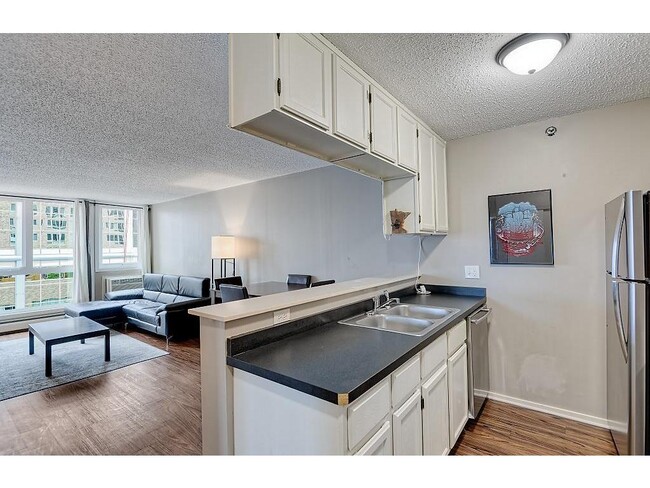 Photo - 433 S 7th St Unidad 1607