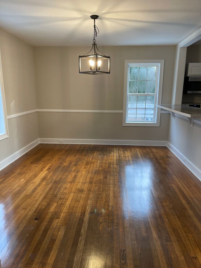 Photo - Live on Maple