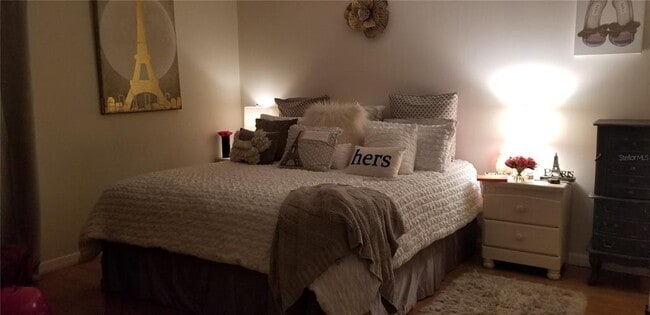 Photo - 422 S Netherwood Cres