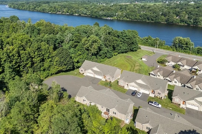 Photo - 717 Northampton St