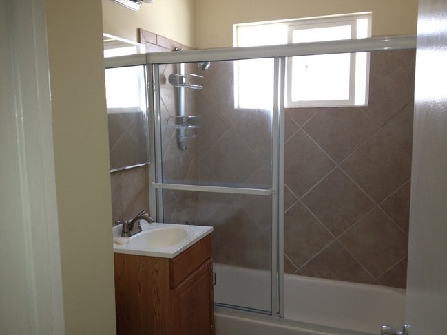 Photo - 4970 1/2 S Centinela Ave Unidad Back