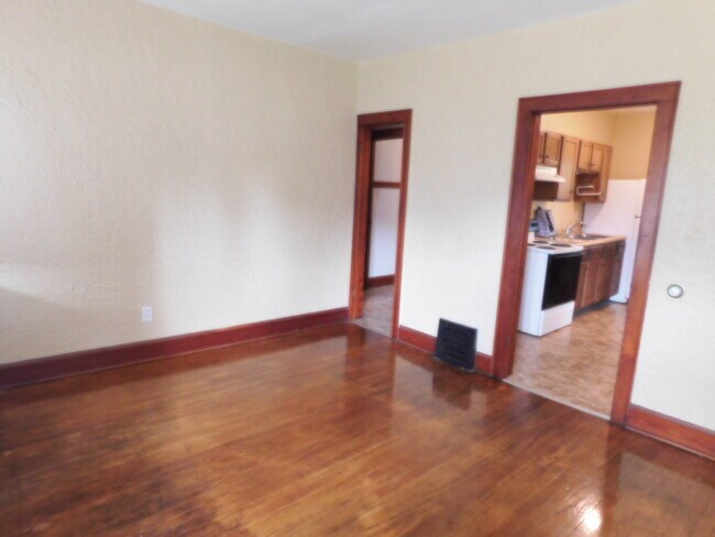 Photo - 230 W Summit St