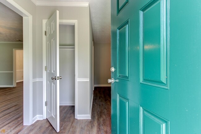 Photo - 180 Fairfield Cir