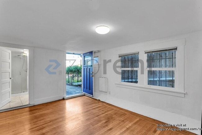 Photo - 1055 48th St