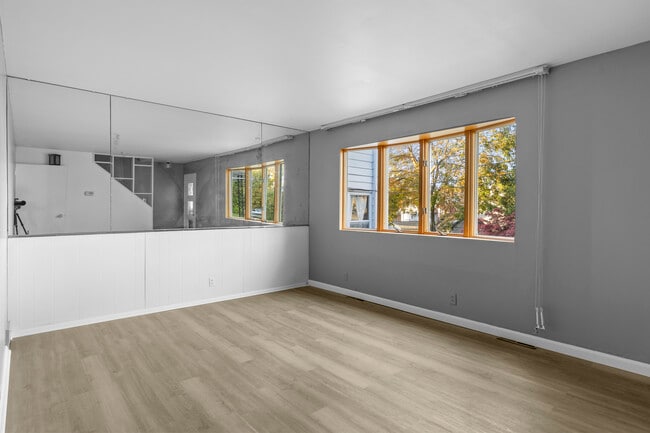 Photo - 60 Leslie Ave