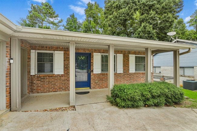 Building Photo - 1215 Tejas Blvd